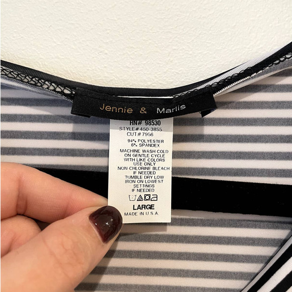 Jennie & Marlis Black and White Cap Sleeve Blouse - Picture 4 of 4